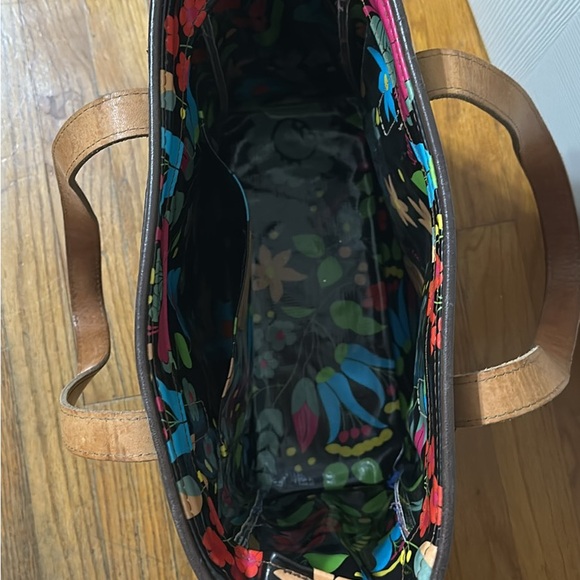 Elegant Black Floral Tote Bag - Picture 3 of 6